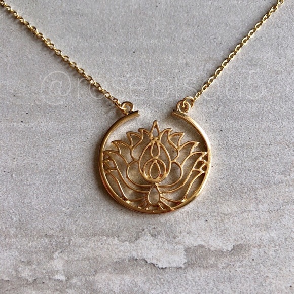 E&L🌙Delicate Gold Lotus Pendant Layering Necklace - Picture 3 of 8